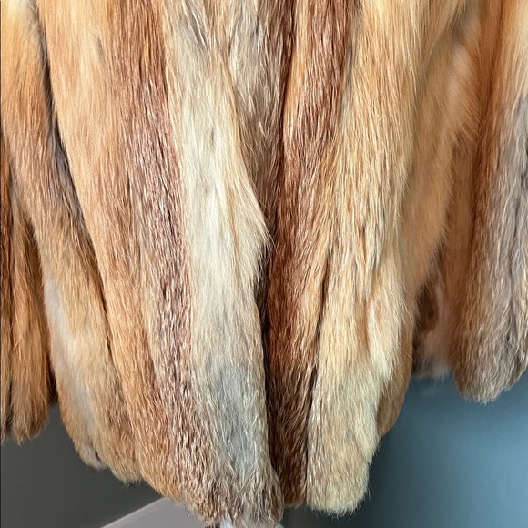 Luxurious Red Fox  Fur Coat - Picture 4 of 13